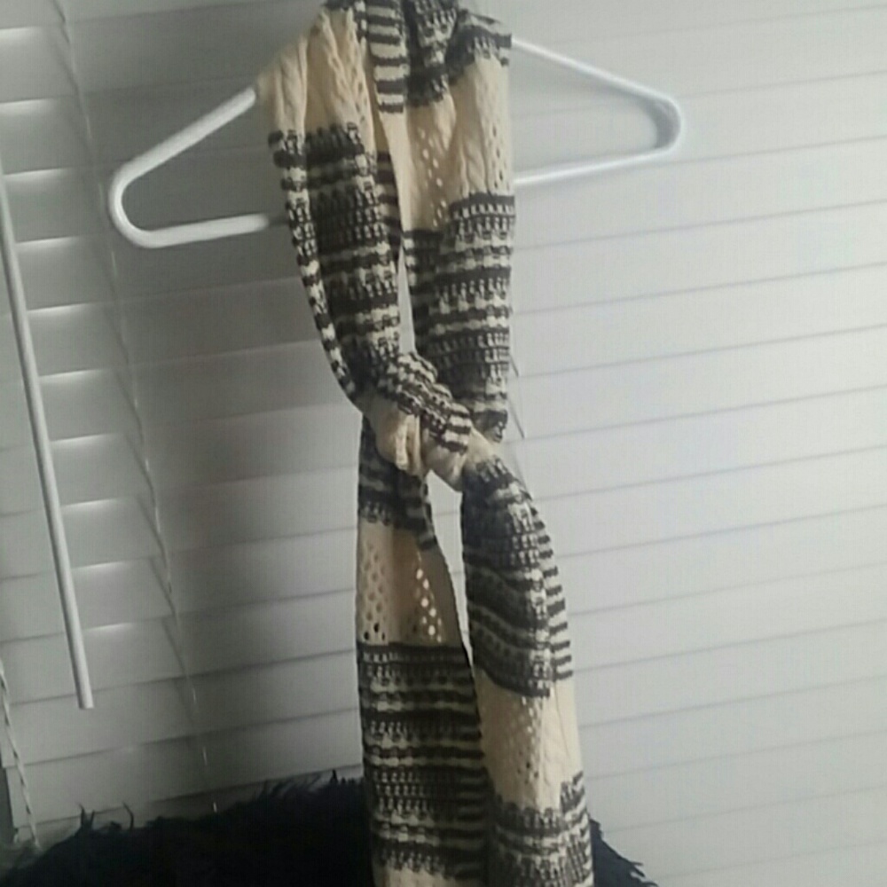 Simply noelle Scarf